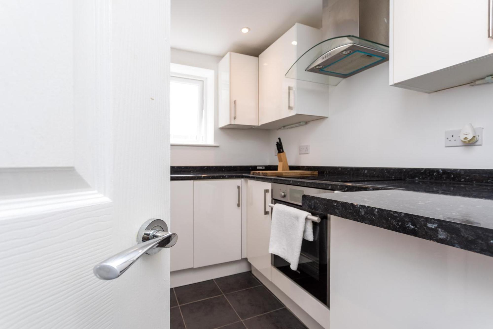 Flat 7- Spacious Studio Flat In The Heart Of Crawley Exterior foto