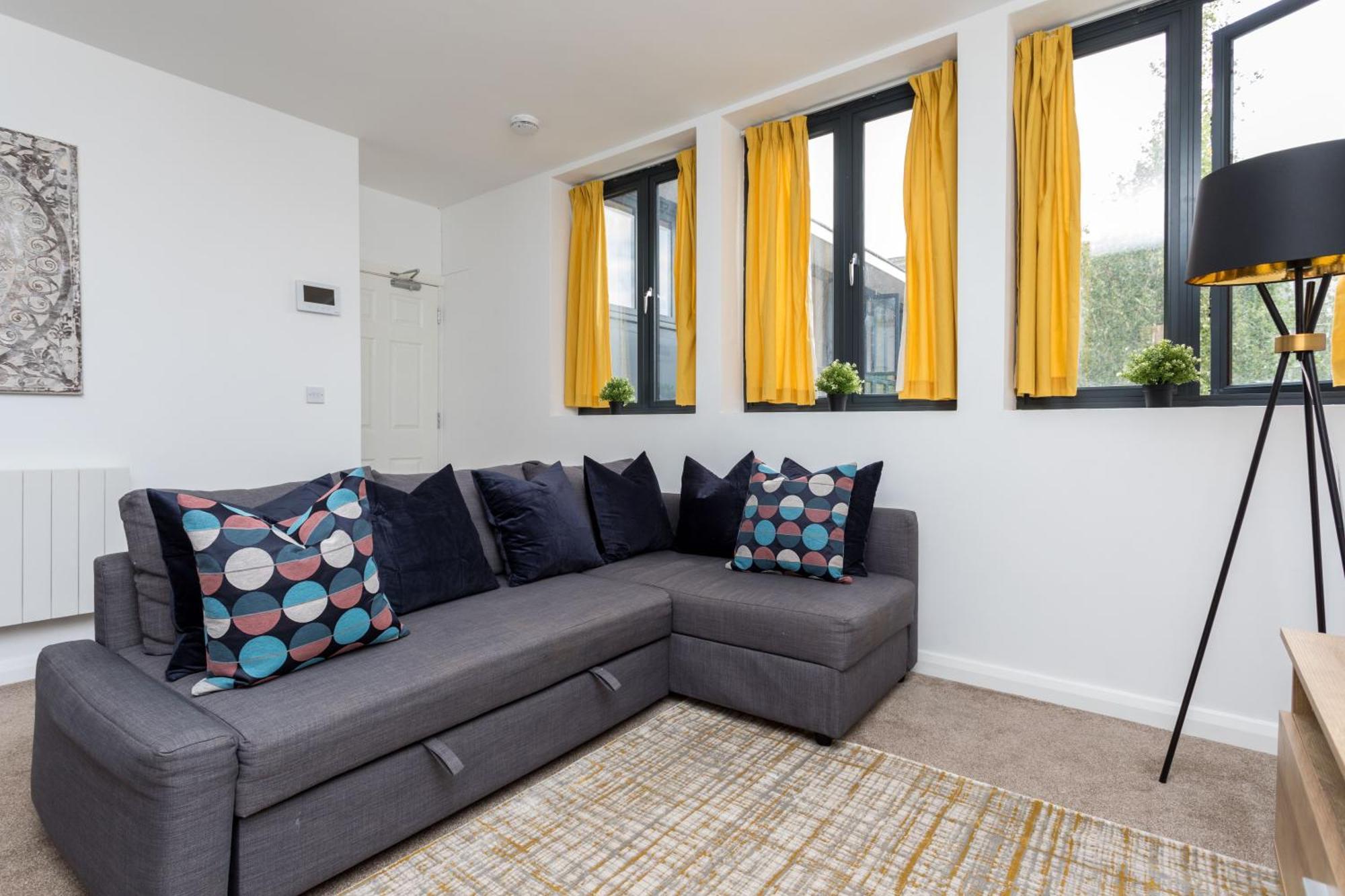 Flat 7- Spacious Studio Flat In The Heart Of Crawley Exterior foto