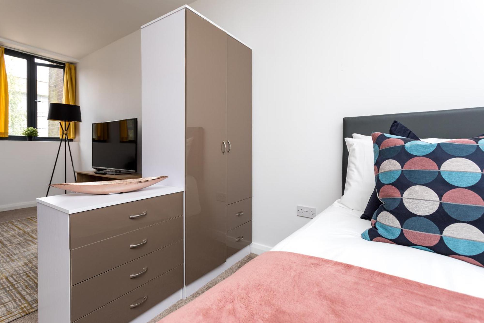 Flat 7- Spacious Studio Flat In The Heart Of Crawley Exterior foto